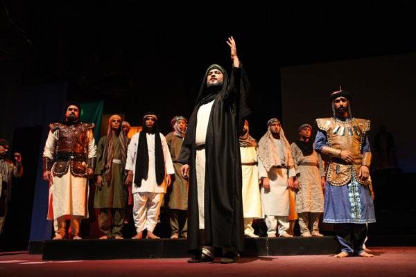 المسرح الحسيني.jpg